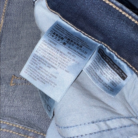Levi's Red Tab Classic Indigo Curvy Bootcut Jeans - Picture 5 of 7